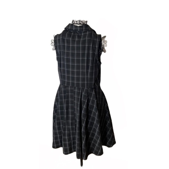 Black Plaid Sleeveless Dress - Picture 2 of 11